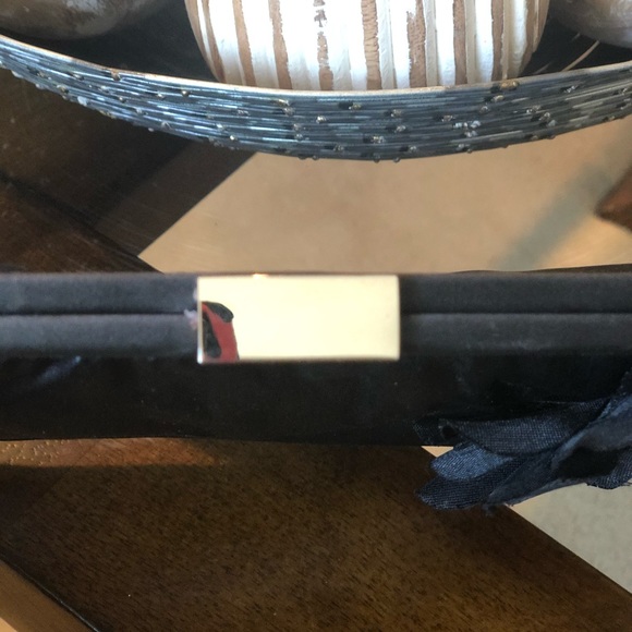 NWT - Banana Republic Silk Clutch - Picture 6 of 9